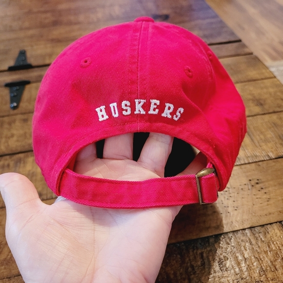 Captivating Headgear Nebraska CornHuskers Ball Cap Embroidered 100% Cotton Red - Picture 3 of 7